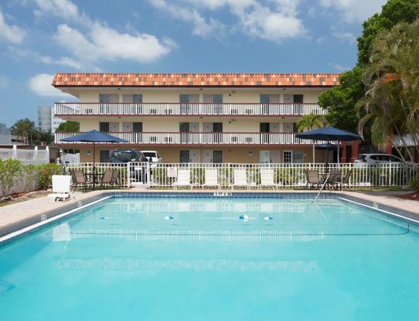 Hotel Available for Corporate Housing: 1425 S Tamiami Trl, Sarasota, FL 34239